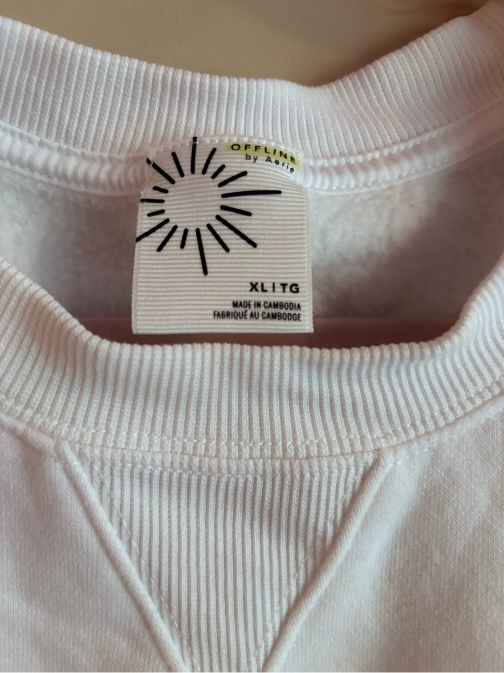 Offline by Aerie White Crewneck Sweatshirt and sweat shorts Set - Picture 2 of 7